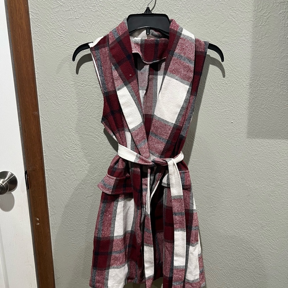 SHEIN Burgundy, White & Gray Plaid Sleeveless Wrap Vest